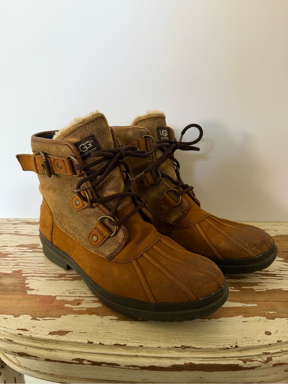 UGG Cecile Women's Leather Ankle Duck Boots (SIZE 8)